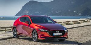В России отправят на сервис новые Mazda3