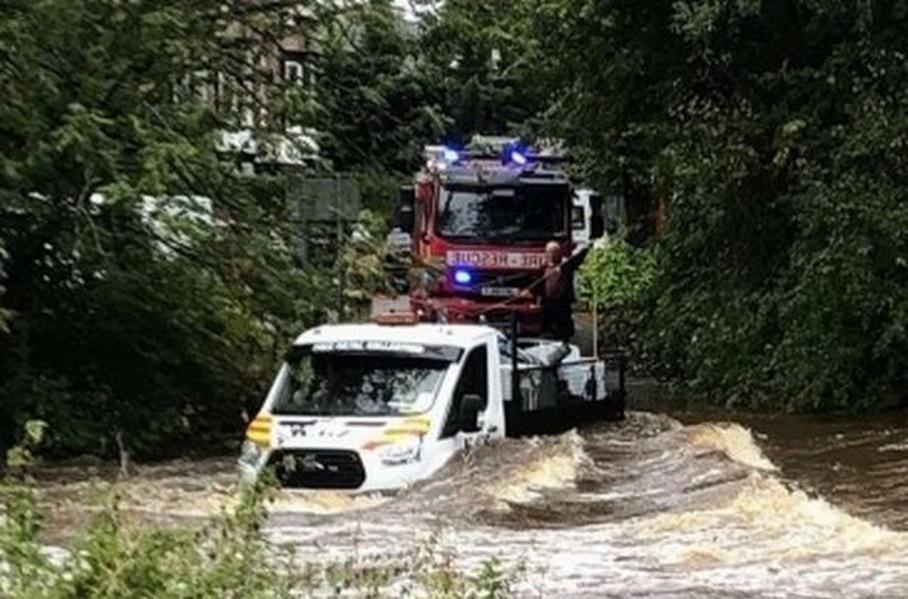 Водитель утопил фургон, потому что безрассудно доверял навигатору