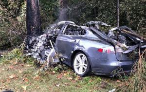 Для тушения Tesla Model S понадобилось 11 (!) тонн воды и стальной контейнер
