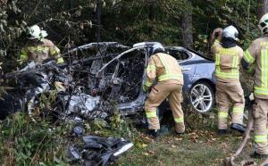Для тушения Tesla Model S понадобилось 11 (!) тонн воды и стальной контейнер