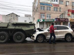 Автомобилистка отсудила у Минобороны 900 000 рублей за нашумевшую аварию с БТР