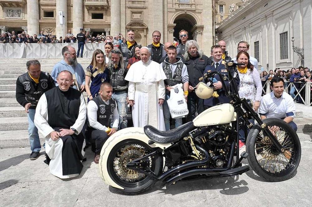 Harley-Davidson Папы Римского продадут с аукциона