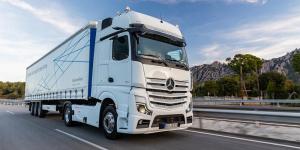 Полуавтономный грузовик Mercedes-Benz начнут собирать в России