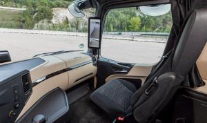 Полуавтономный грузовик Mercedes-Benz начнут собирать в России