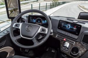 Полуавтономный грузовик Mercedes-Benz начнут собирать в России