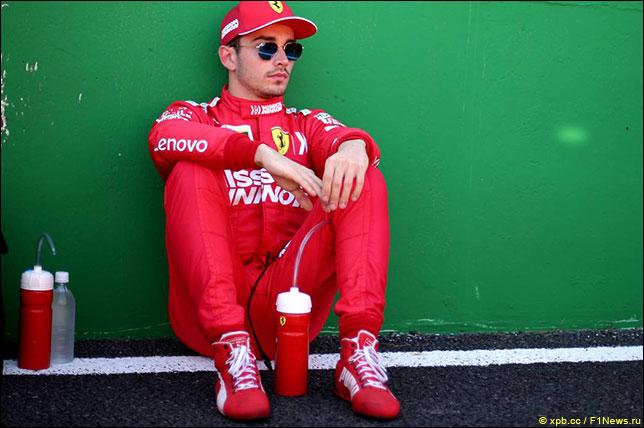 В FIA оштрафовали Леклера и Ferrari