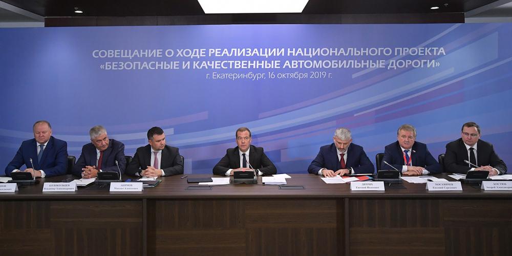 Медведев: в России снизилась смертность на дорогах