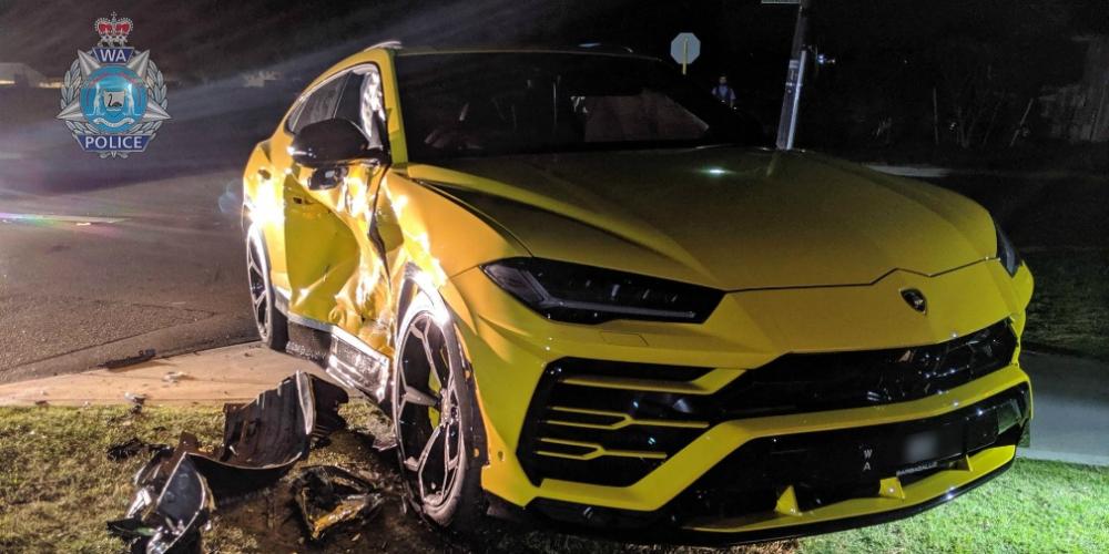 В Австралии подросток на угнанном Subaru врезался в Lamborghini Urus