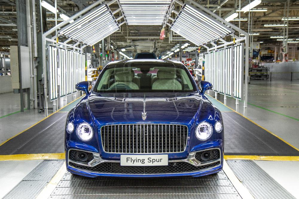 Bentley запустил производство нового Flying Spur