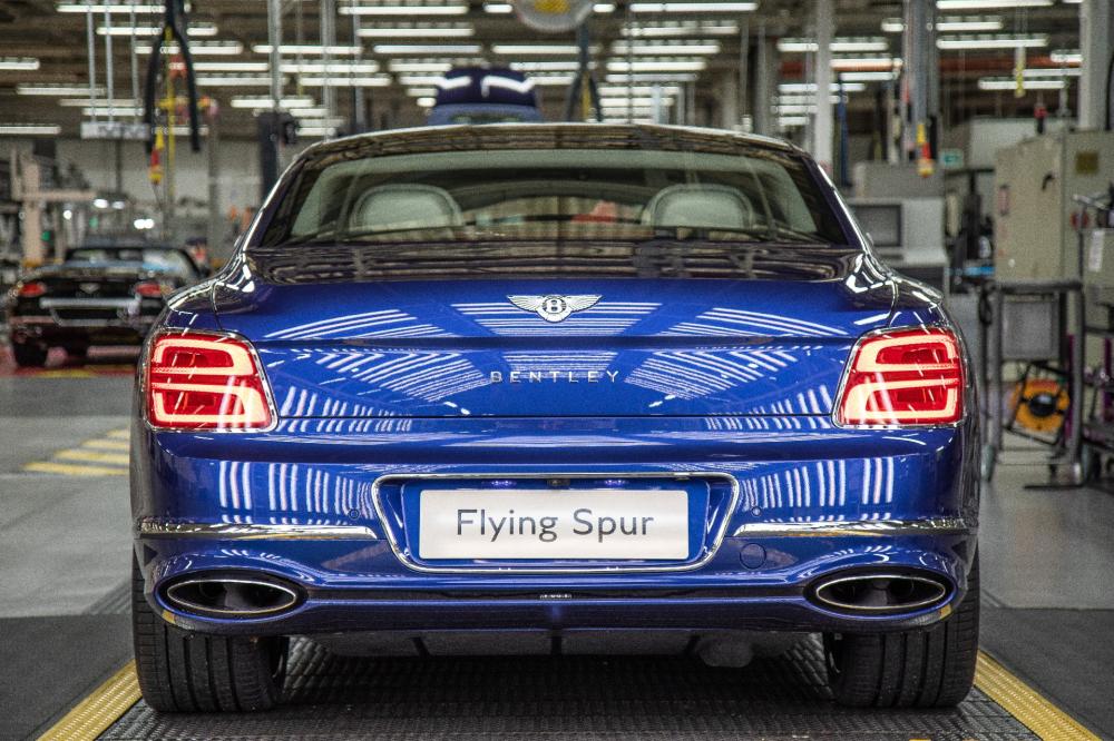 Bentley запустил производство нового Flying Spur