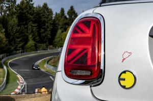 Mini установит необычный рекорд на Нюрбургринге