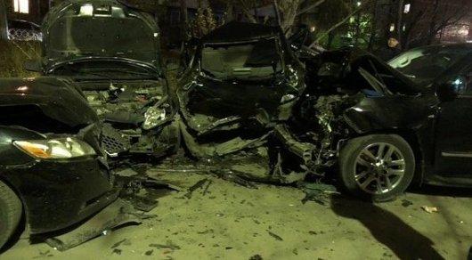 Пьяный карагандинец на Lexus протаранил 5 авто и уснул