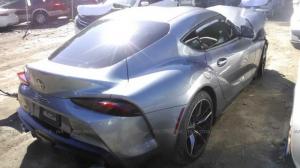 Вот эту в хлам разбитую Toyota Supra пытаются продать