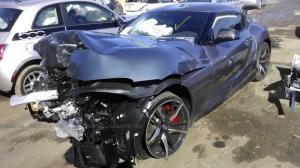 Вот эту в хлам разбитую Toyota Supra пытаются продать
