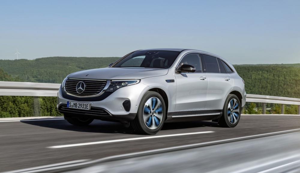 Mercedes-Benz будет продавать в России электрические кроссоверы EQC