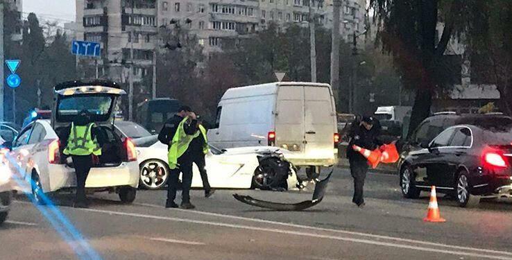 В Киеве разбили в ДТП редкий Dodge Viper