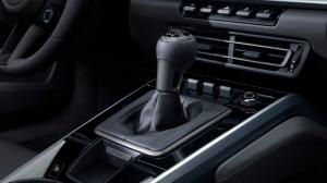 Покупателям Porsche 911 все же подарят механическую коробку
