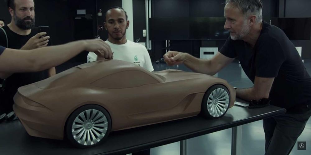 Mercedes показал Льюису Хэмилтону макет загадочного суперкара