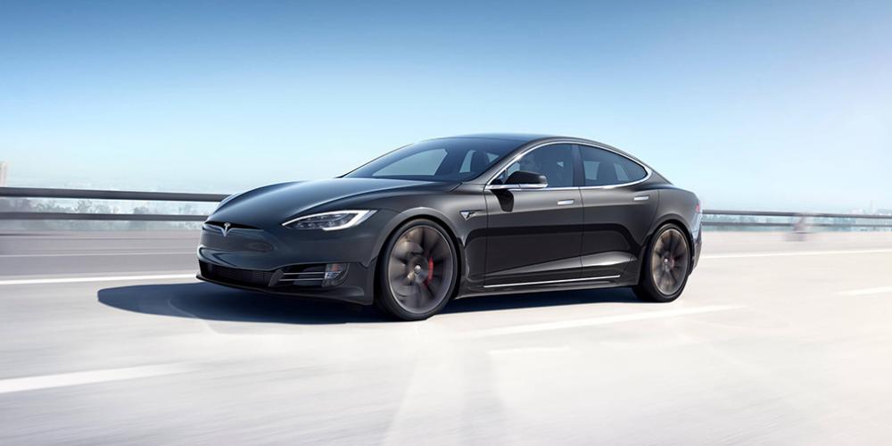 Tesla сделала электрокар Model S мощнее для конкуренции с Porsche Taycan