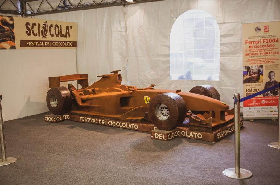 Посмотрите на шоколадную Ferrari Шумахера, которую делали 800 часов
