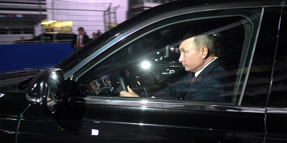 Путин прокатил президента Казахстана на лимузине Aurus