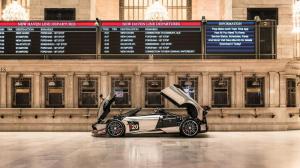 Шесть суперкаров Pagani на три дня оставили на вокзале
