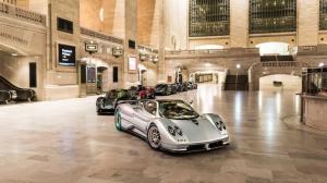 Шесть суперкаров Pagani на три дня оставили на вокзале