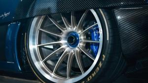 Шесть суперкаров Pagani на три дня оставили на вокзале