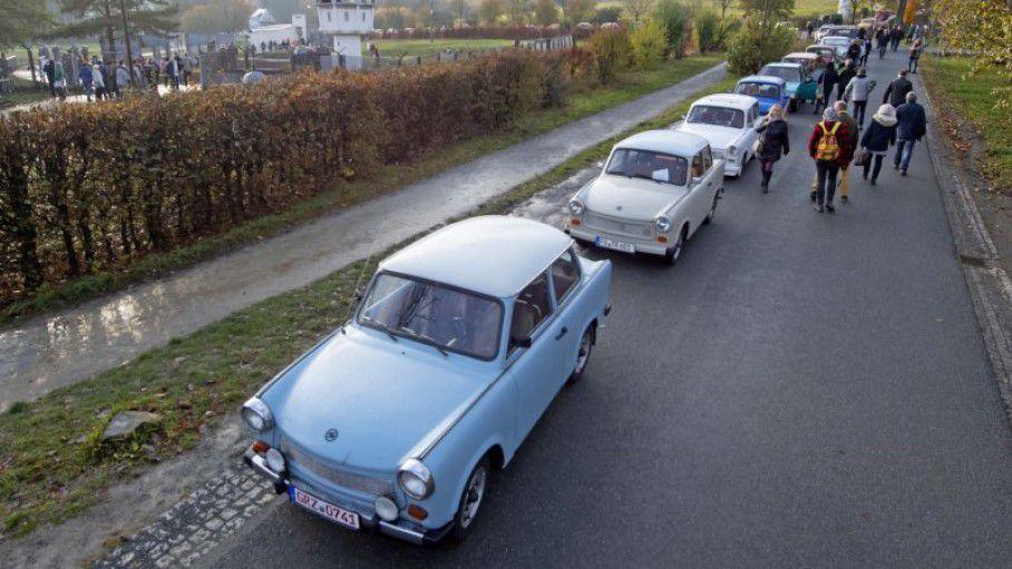 Годовщину падения Берлинской стены отметили парадом культовых Trabant