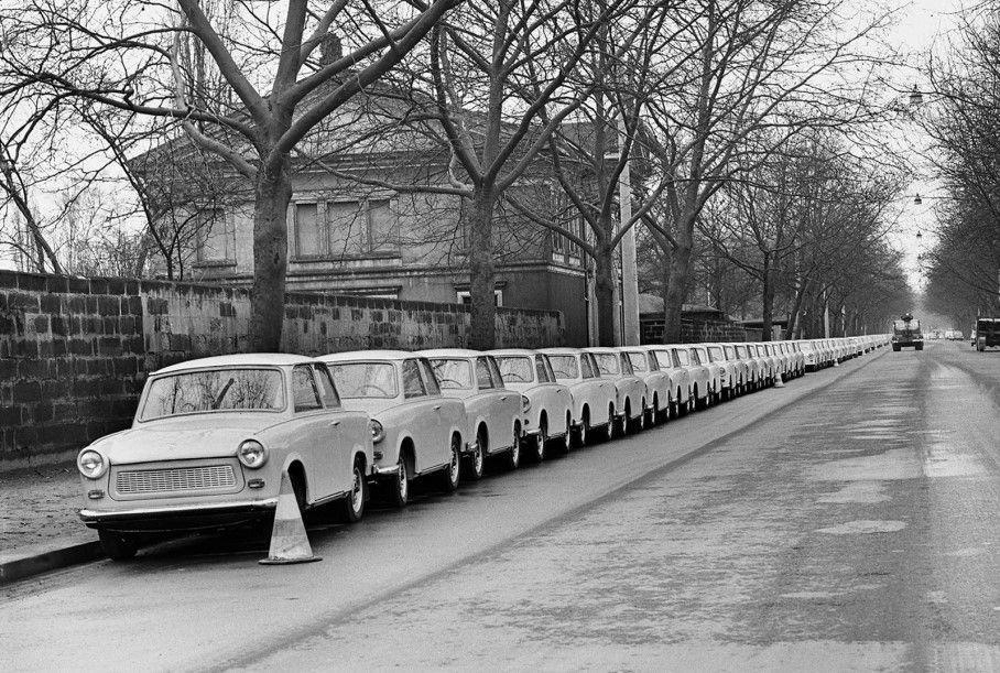 Годовщину падения Берлинской стены отметили парадом культовых Trabant