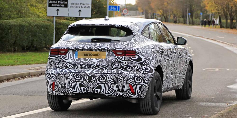 Обновленный кроссовер Jaguar E-Pace впервые замечен на тестах