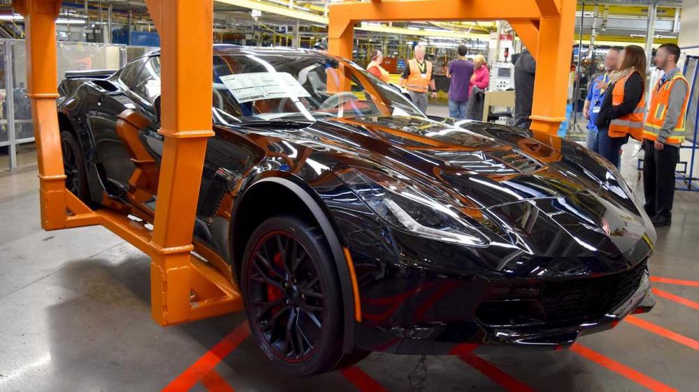 С конвейера сошел последний Corvette с мотором спереди