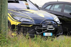 Lamborghini оснастила Urus лебёдкой и силовыми бамперами