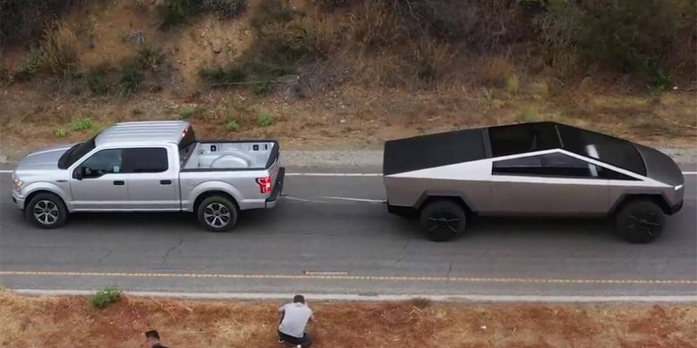 Видео: пикап Tesla и Ford F-150 сыграли в перетягивание каната