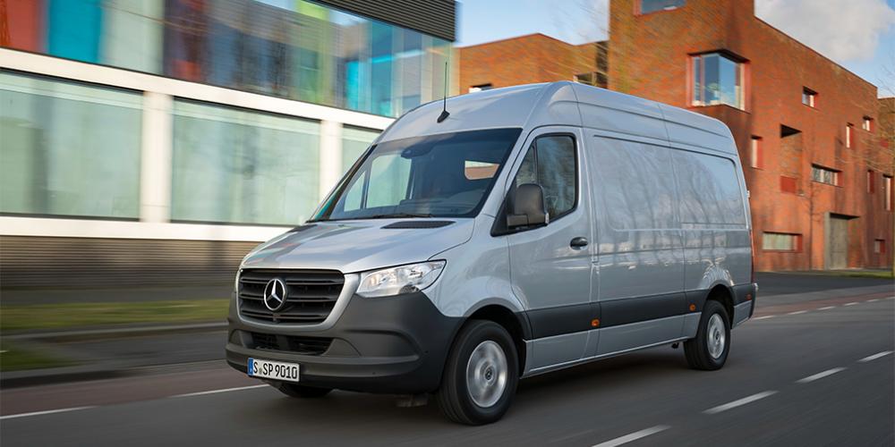 Mercedes отправит на сервис автомобили в России из-за дефекта оптики
