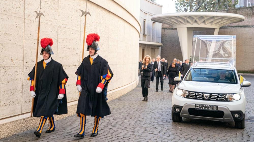 В Renault подготовили специальный Duster для папы римского