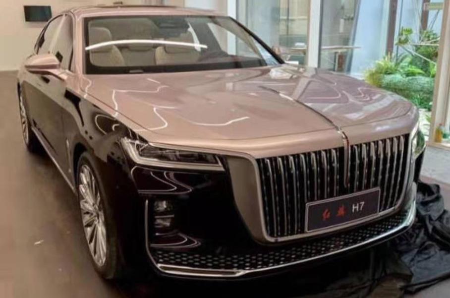 Появилась фотография роскошного китайского седана от дизайнера Rolls-Royce