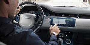 Автомобили Jaguar Land Rover научились загружать новое ПО «по воздуху»