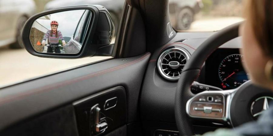 Mercedes показал салон нового GLA