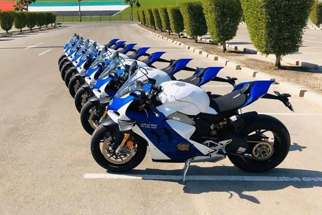 Полиция Абу-Даби получила 8 новых Ducati Panigale V4