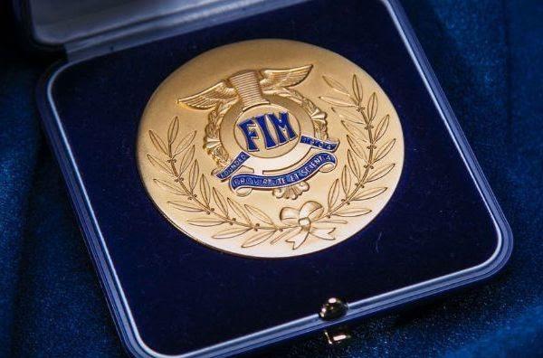 Компания Arai впервые получила золотую медаль FIM за производство безопасной экипировки