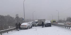 Под Владивостоком в аварию попали 48 автомобилей