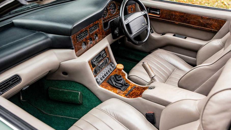 Aston Martin со встроенной сахарницей ушёл с молотка