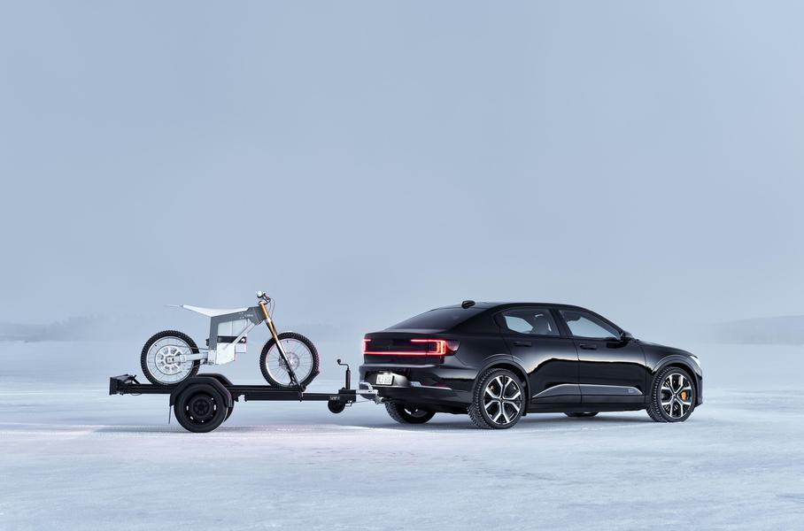 Электрокар Polestar 2 отбуксирует такой же груз, что и UAZ Patriot