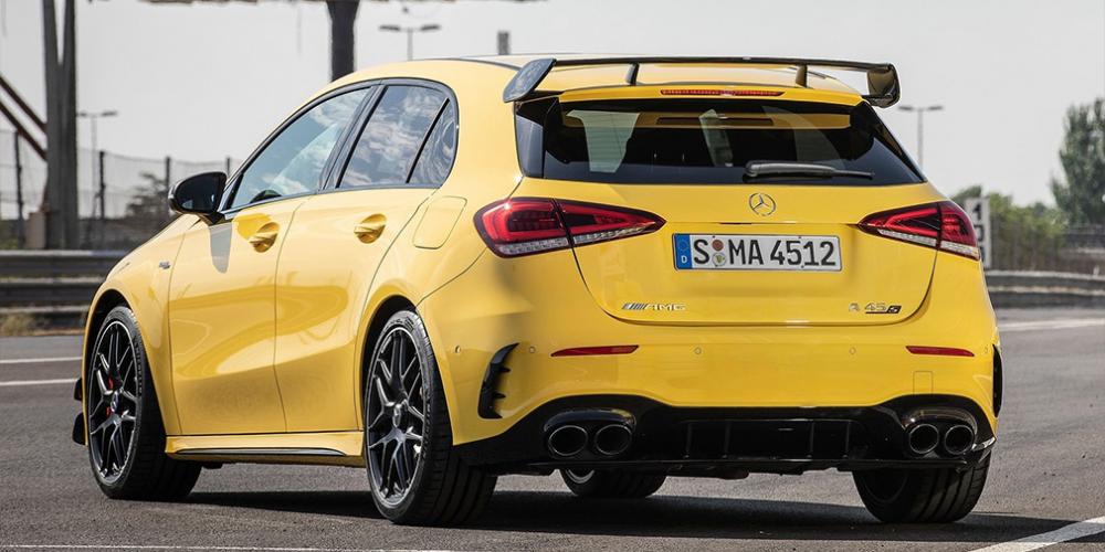 Mercedes привез в Россию автомобили с мощнейшей в мире четверкой
