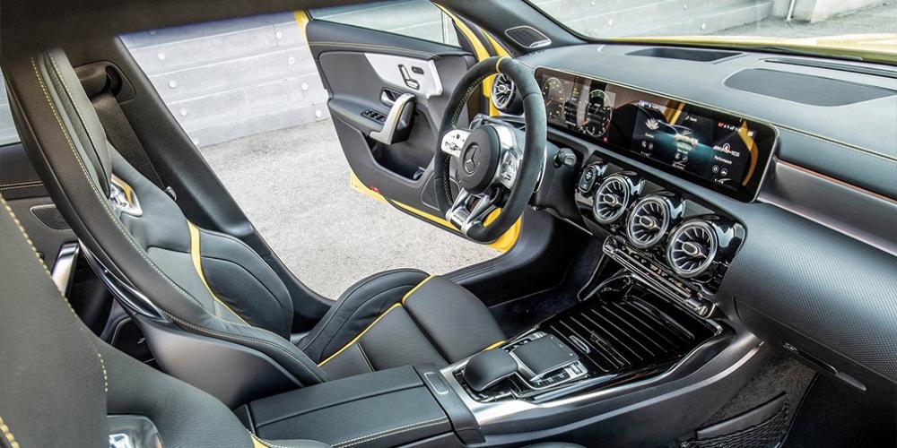 Mercedes привез в Россию автомобили с мощнейшей в мире четверкой