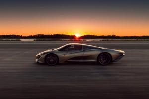 Супергибрид McLaren Speedtail 30 раз разогнался до 403 км/ч