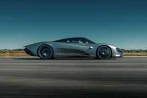 Супергибрид McLaren Speedtail 30 раз разогнался до 403 км/ч
