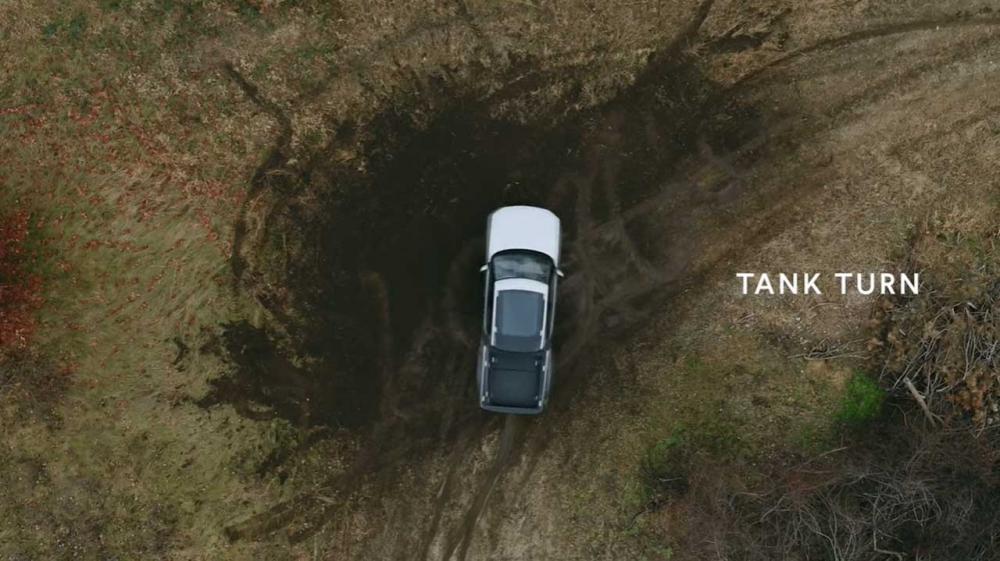 Видео: Rivian показал электрический пикап с «режимом танка»