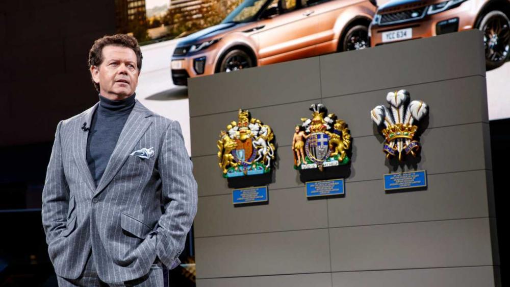 Британская королева пожаловала титул главному дизайнеру Land Rover